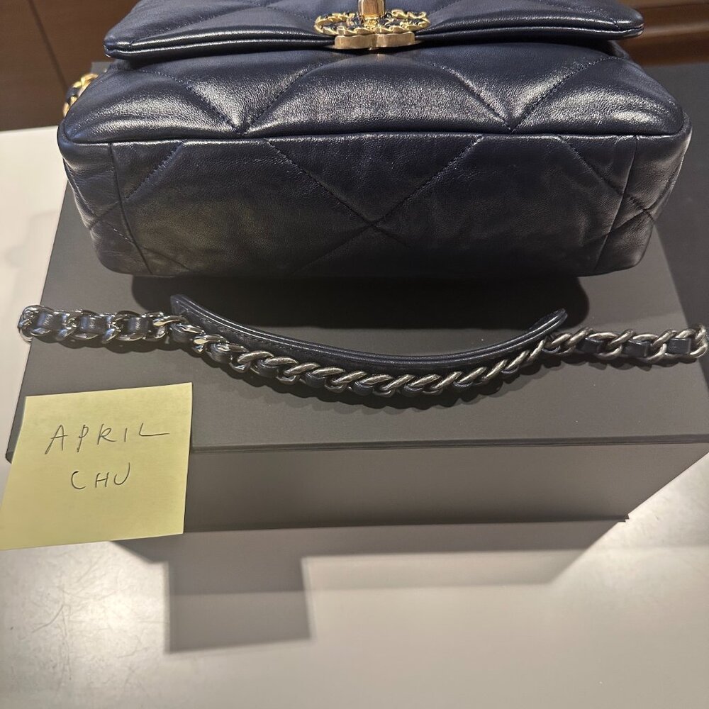 Chanel Navy 19 (Medium) - Picture 5 of 5